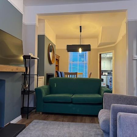 Stylish, Spacious And Central 4 Bedroom House 벨파스트 외부 사진