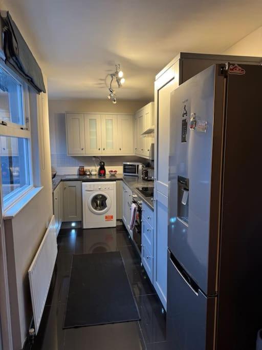 Stylish, Spacious And Central 4 Bedroom House 벨파스트 외부 사진