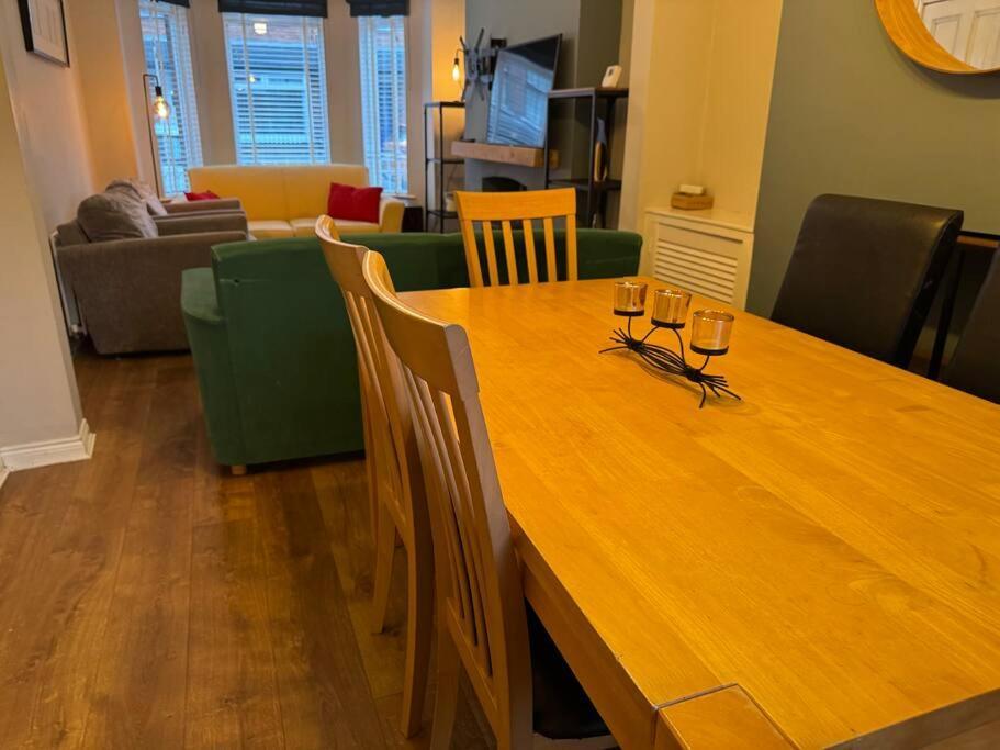 Stylish, Spacious And Central 4 Bedroom House 벨파스트 외부 사진