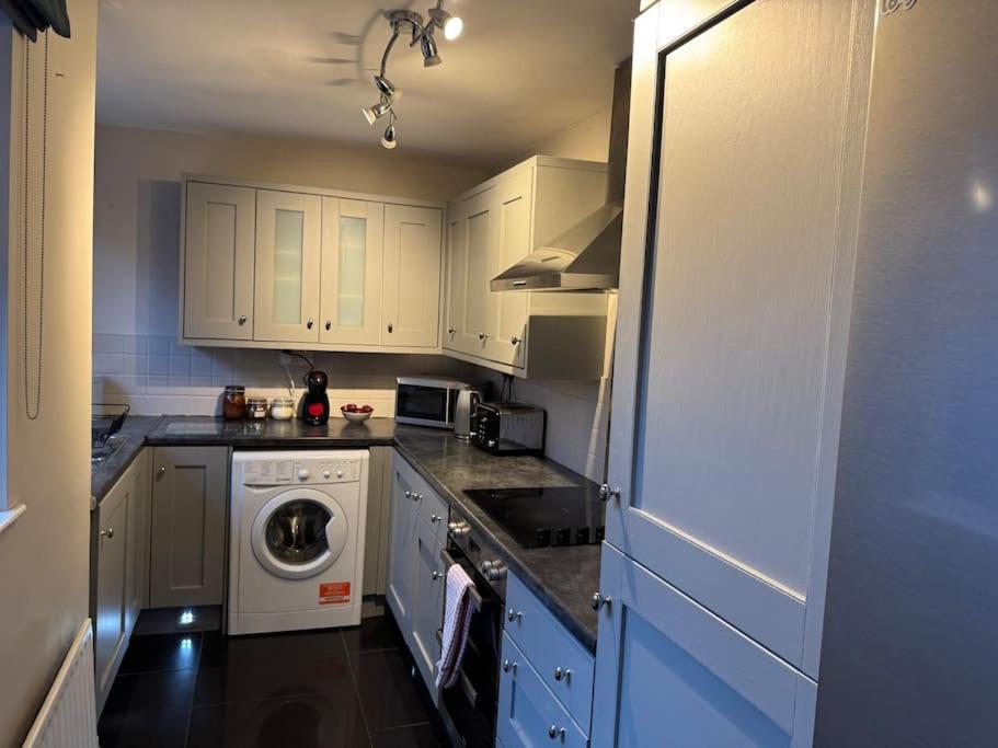Stylish, Spacious And Central 4 Bedroom House 벨파스트 외부 사진