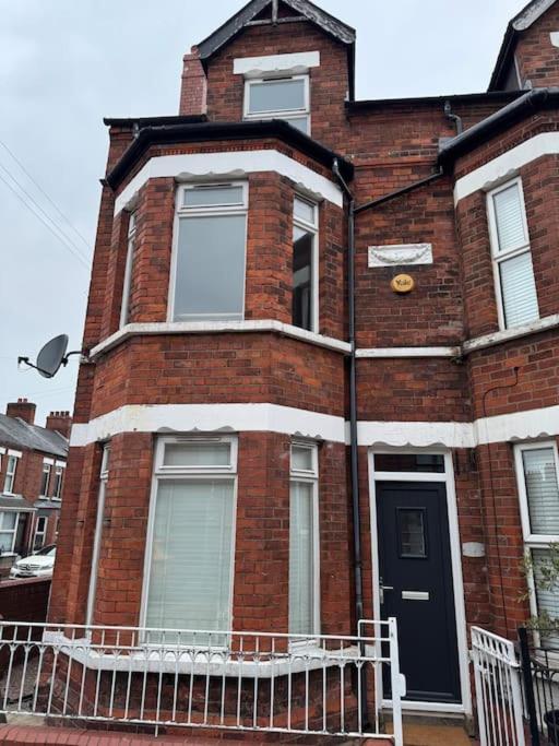 Stylish, Spacious And Central 4 Bedroom House 벨파스트 외부 사진