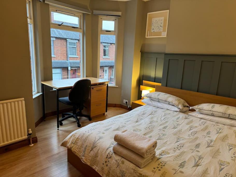 Stylish, Spacious And Central 4 Bedroom House 벨파스트 외부 사진